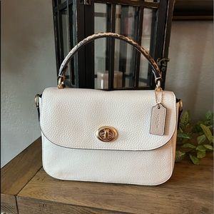 Coach crossbody 🤍🤎